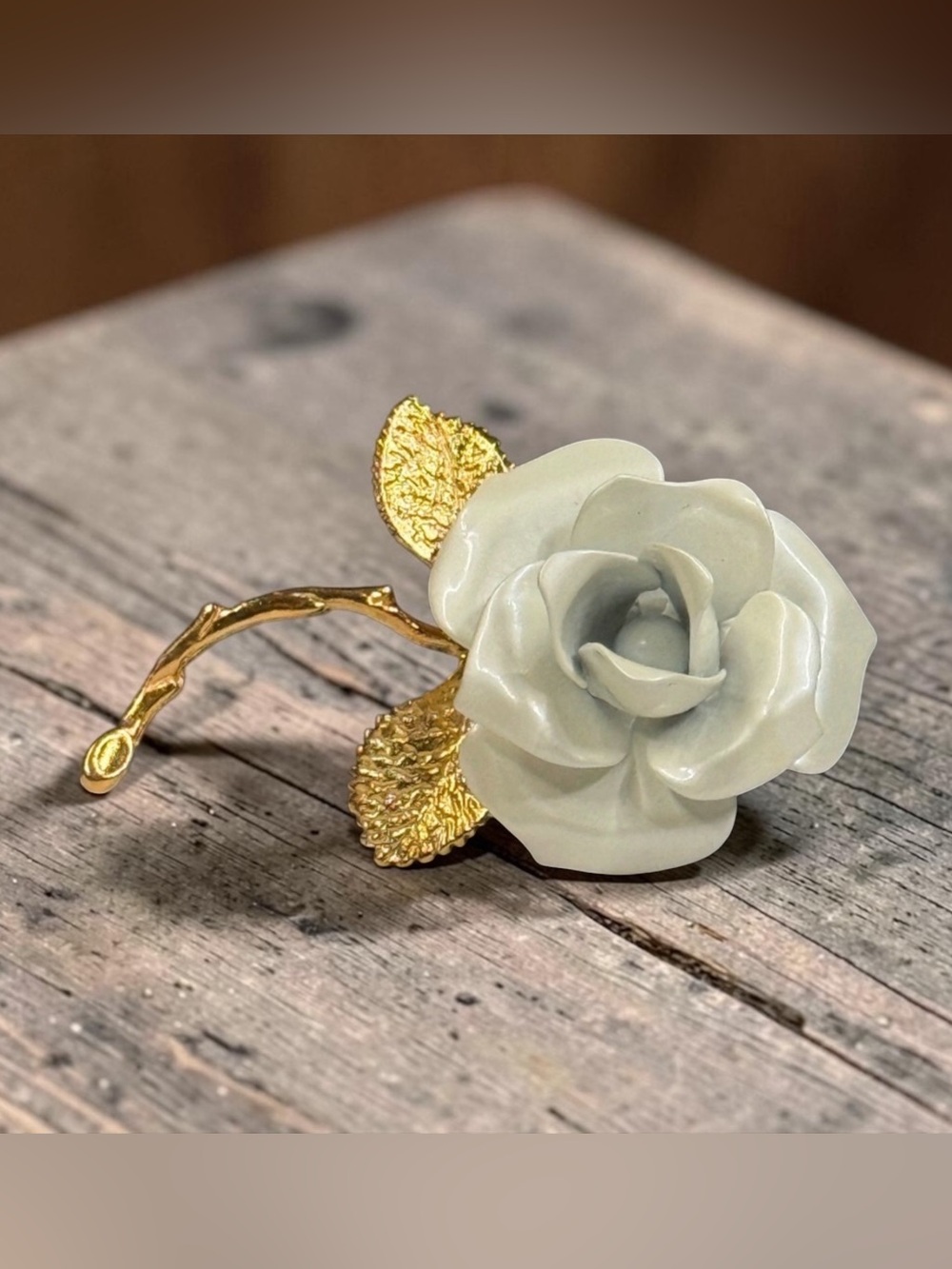 GIOVANNI White Rose with Gold Tone Leaves Brooch